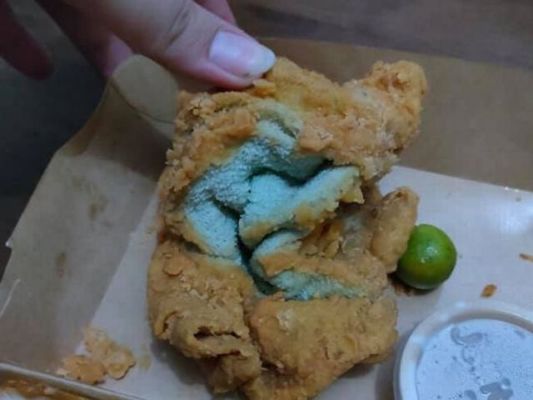 shocking!womanfindsdeepfriedtowelinchickenorder: