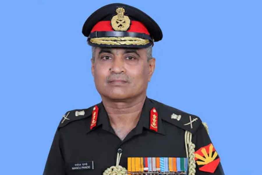 armystaffgeneralmanojpandearrivesindhaka