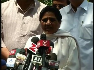 mayawatidemandspresidentsruleinlawlessuttarpradesh