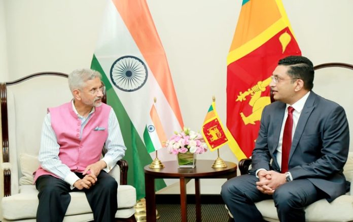 indiaiscommittedtoincreaseinvestmentflowstosrilankatohastenitseconomicrecovery:jaishankar