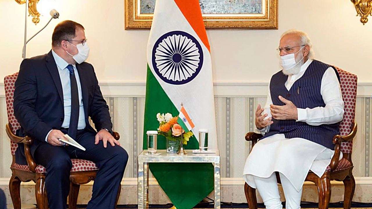 pmmodiholdsmeetingwithglobalceos