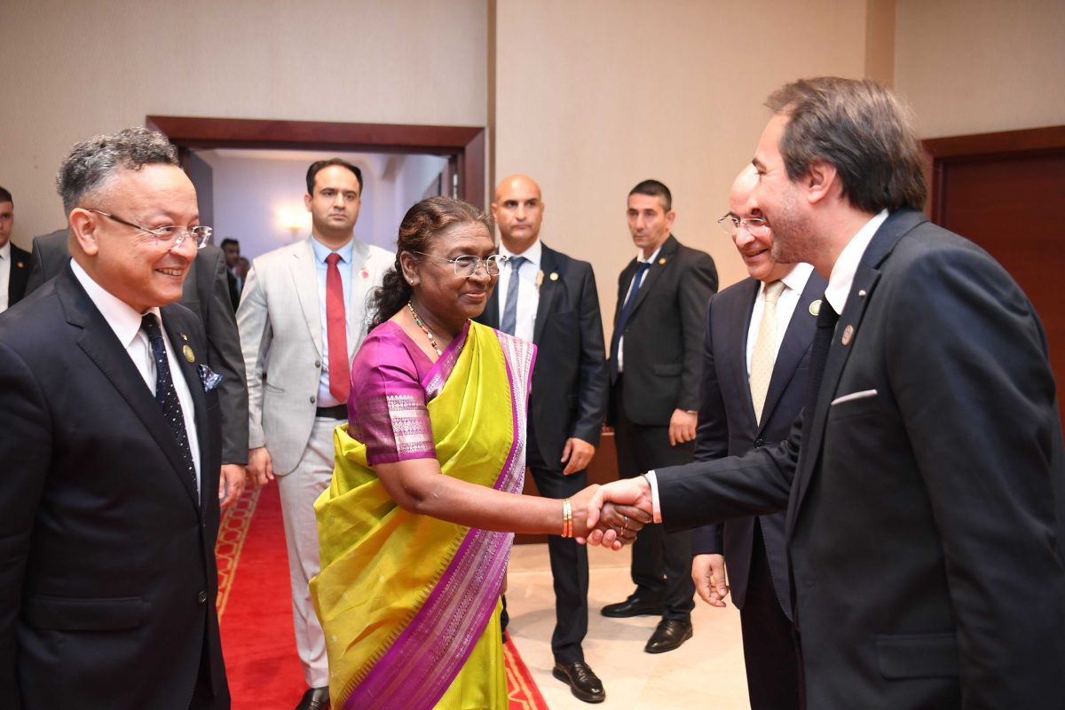 presidentdroupadimurmucallsfordeepereconomiccooperationbetweenindiaandalgeria