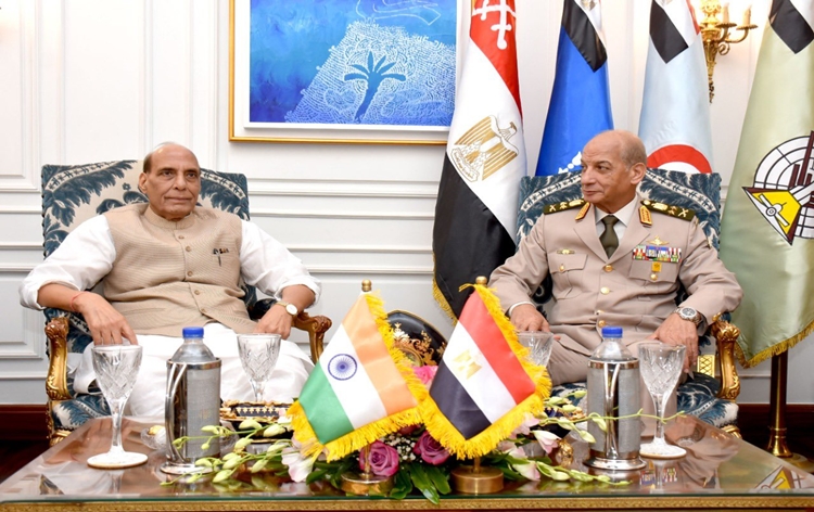 defenceministerrajnathsinghholdsmeetingwithhisegyptiancounterpartgeneralmohamedzakiincairo