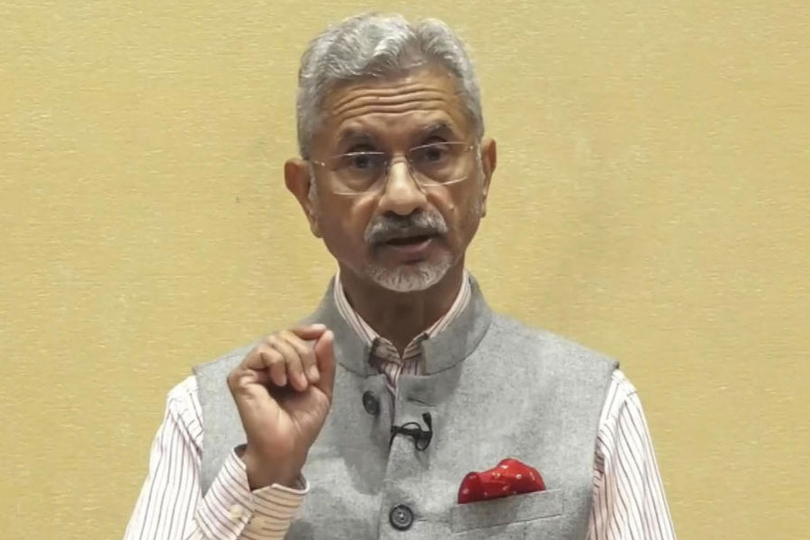 eamjaishankaraccuseswestofdoublestandardsondemocracy