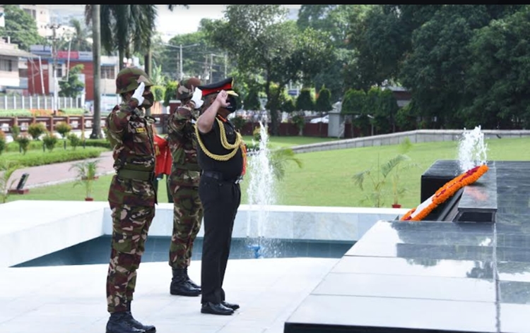 armychiefpaystributetobangladeshliberationwarheroesindhaka