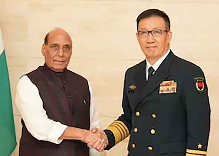 defenceministerrajnathsinghholdsbilateralmeetingwithhischinesecounterpartdongjuninlaos