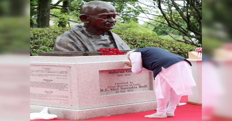 PM Modi unveils bust of Mahatma Gandhi in Hiroshima