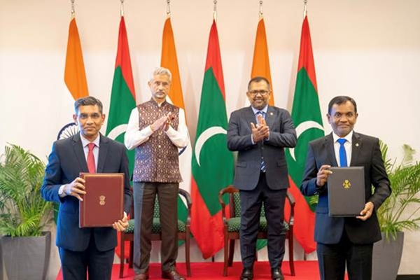 indiaandmaldivesrenewmoufortraining1000civilserviceofficers