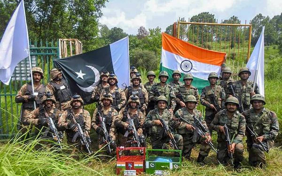 indianpakistanarmiesholdflagmeetingexchangesweets
