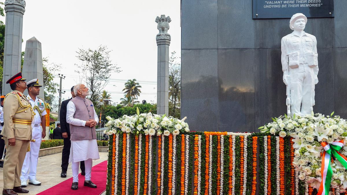 pmmodipaystributeatipkfmonumentincolombo