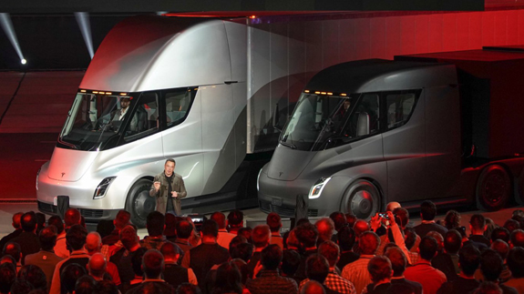 elonmuskunveilsteslaelectrictruck