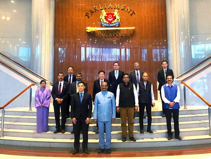 loksabhaspeakerombirlaholdsbilateralmeetingwithemiratesseniorministerofsingaporegohchoktong