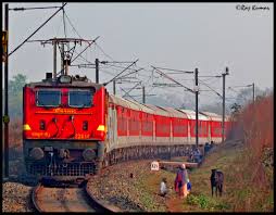 bhubaneswarrajdhaniexpresscatchesfireatnewdelhirailwaystation