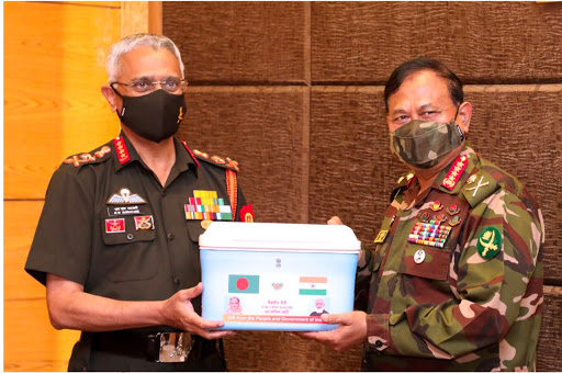 armychiefgeneralnaravanehandsover1lacdosesofcovid19vaccinetohisbangladeshicounterpart