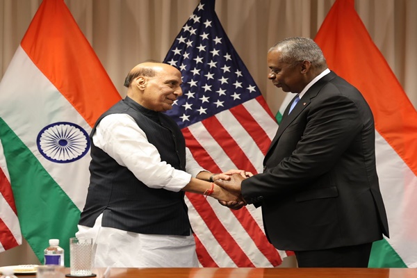 defenceministerrajnathsinghhisuscounterpartlloydaustinreviewexistingdefencecooperationactivities