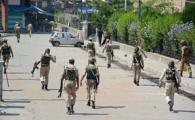 curfewenforcedinsomepartsofsrinagar