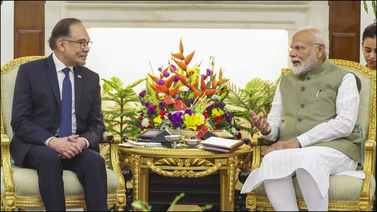 PM Modi meets Malaysian & Cuban leaders on BRICS sidelines