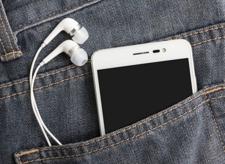 hackerscannowattacksmartphonesthroughearphones