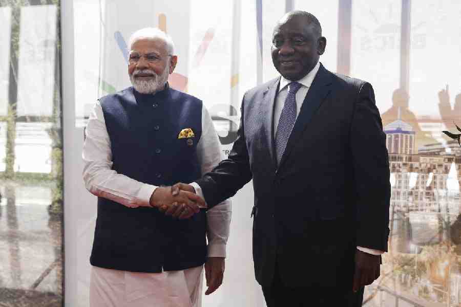 pmnarendramodiandsouthafricanpresidentcyrilramaphosareviewprogressinbilateralrelationsbetweentwocountries