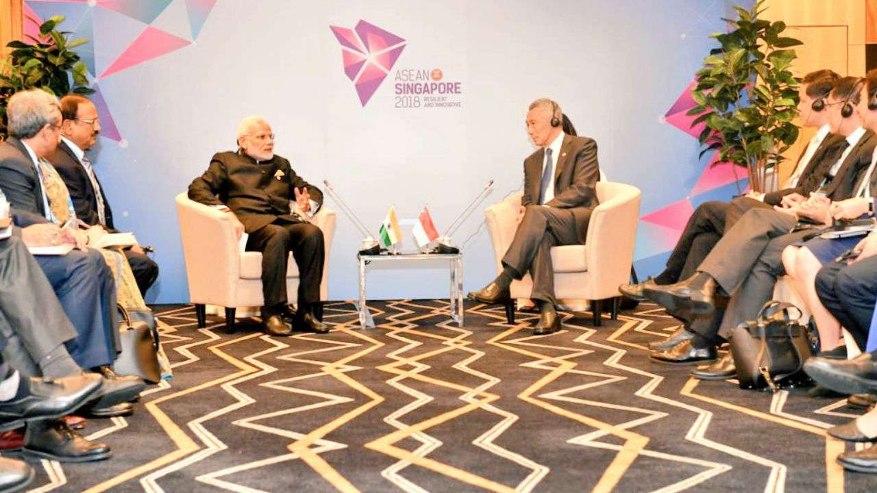 pmmodiholdstalkswithsingaporeprimeministerleehsienloong
