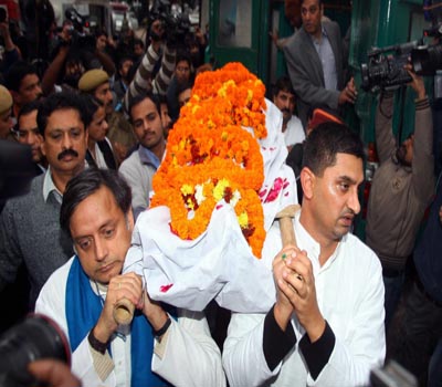 policepressuringmystafftoframeme:shashitharoor