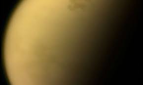 nasaastronomersdiscovertoxichybridicecloudonsaturnslargestmoontitan