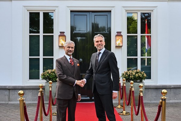 EAM Jaishankar calls on Dutch PM